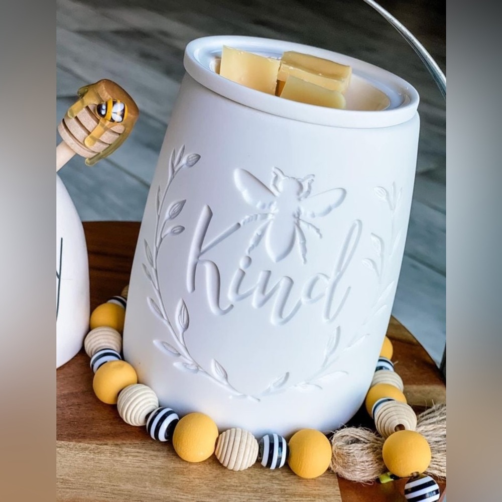 Scentsy NEW Kindness Scented Wax Warmer‎ in White